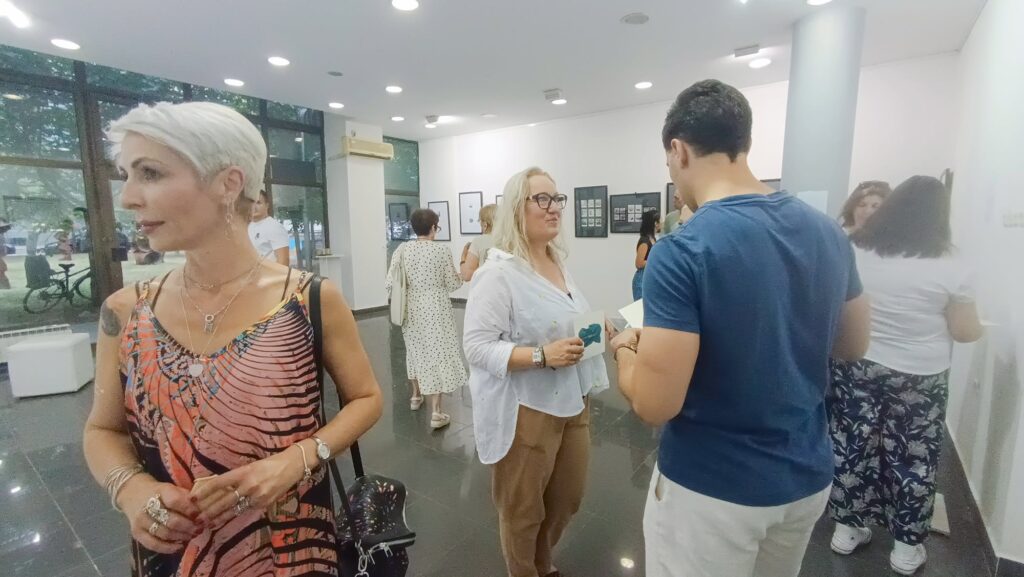 Вечерва: Концерт на народни игри и ора „Македонија во нас“ на Народните ансамбли „Светлост“ од Мелбурн…